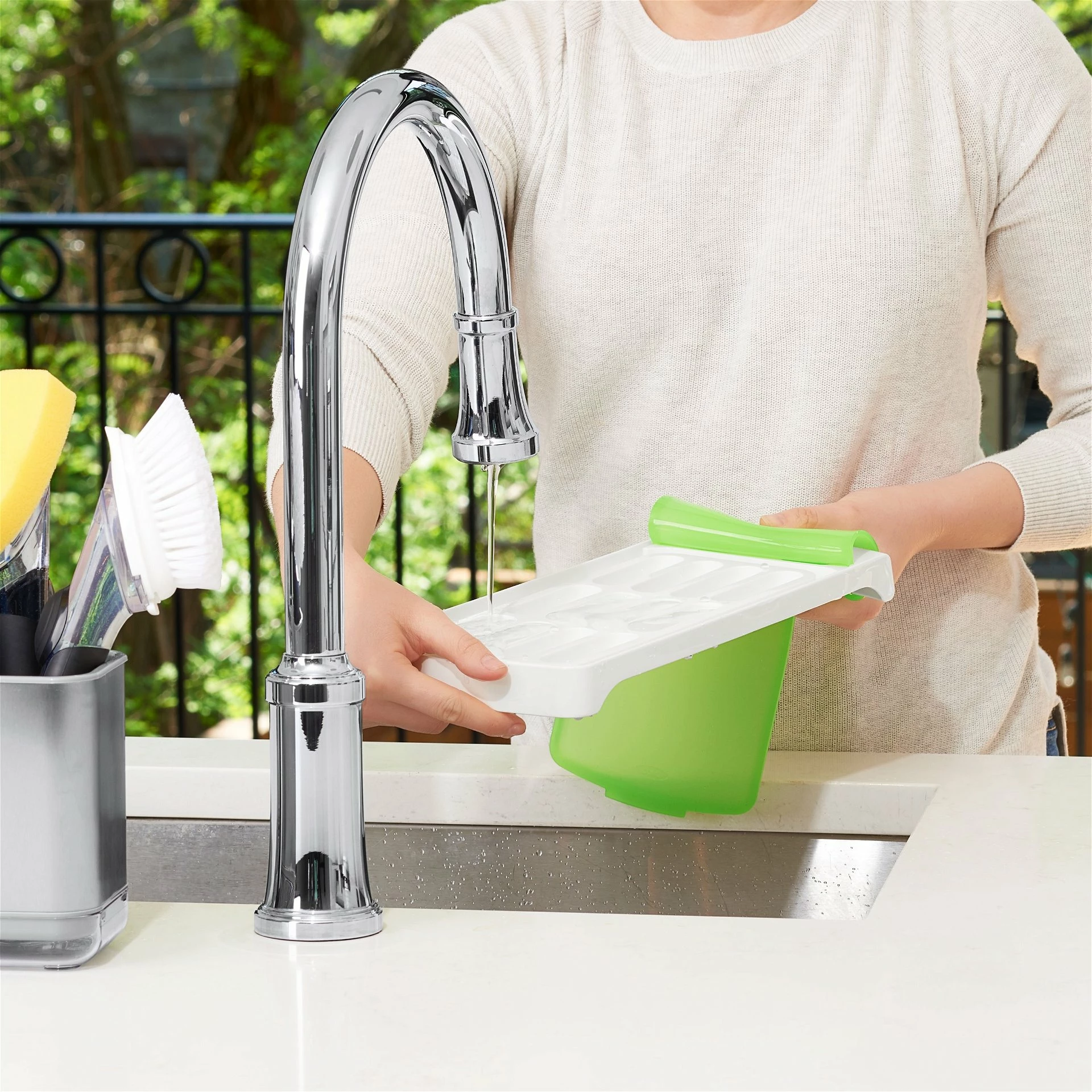 OXO Good Grips No-Spill Ice Stick Tray 11 OXO Good Grips No-Spill Ice Stick Tray - Image 9