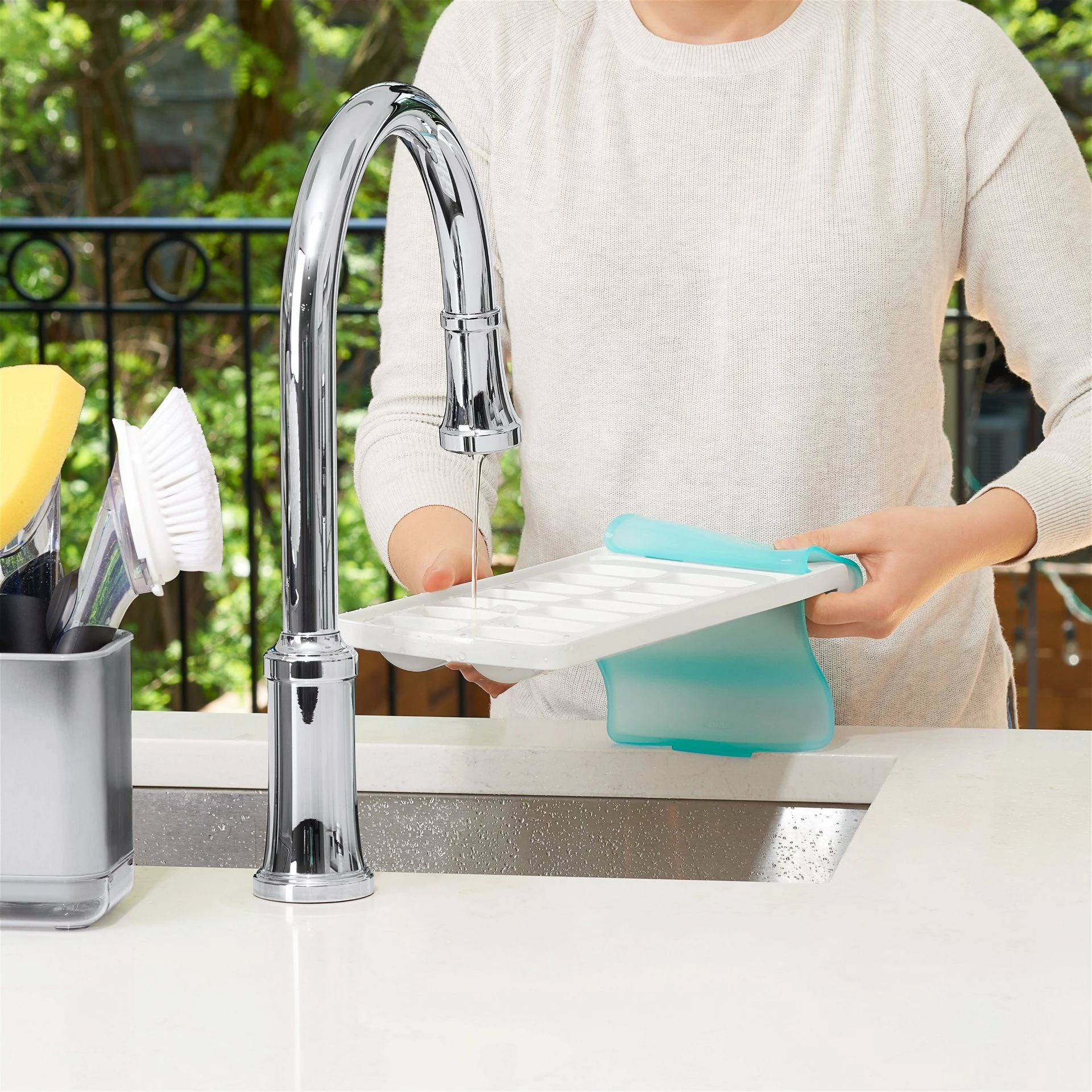 OXO Good Grips No-Spill Ice Cube Tray 8 OXO Good Grips No-Spill Ice Cube Tray - Image 6