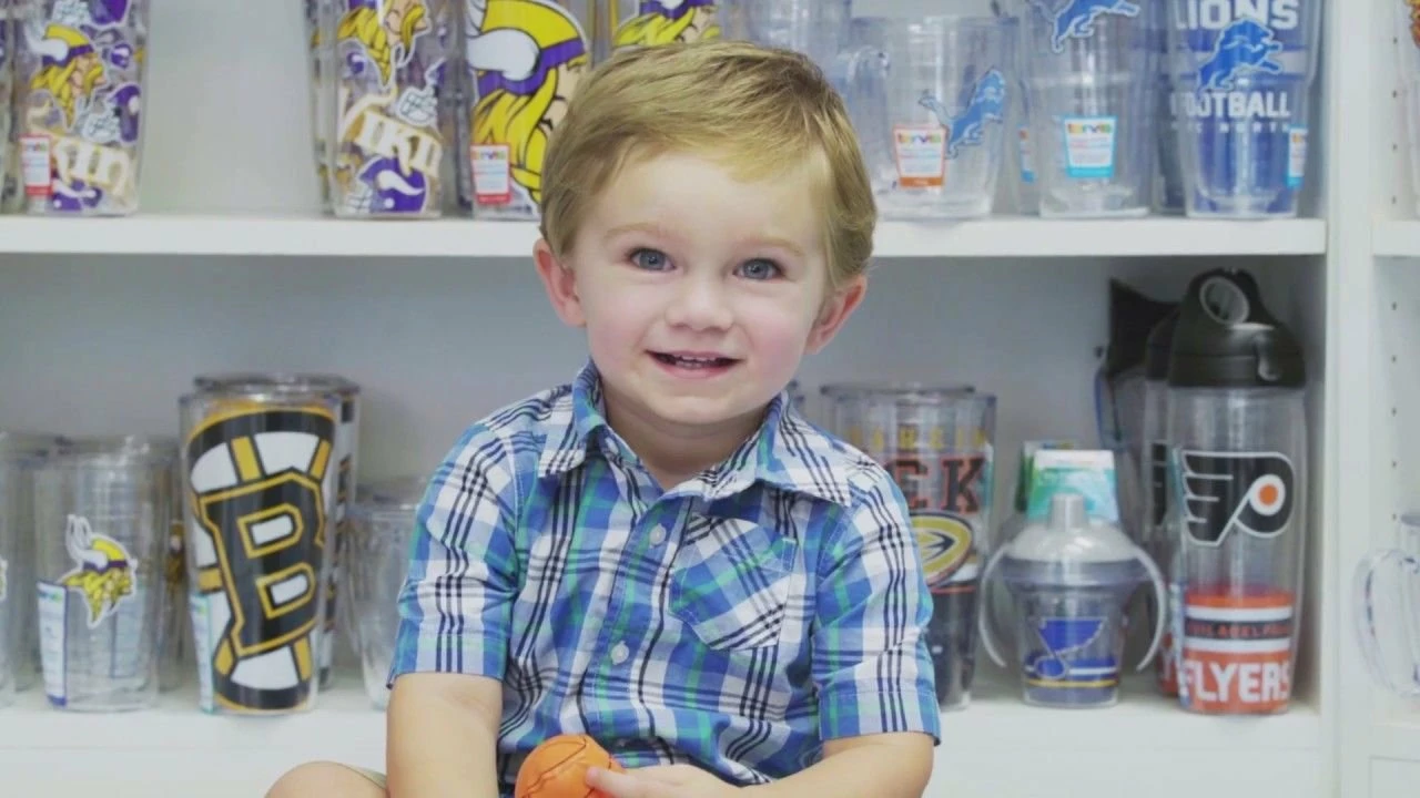 Tervis® 16oz Double-Walled Insulated Tumbler With Lid | Fiesta® Dots - Sunny 8 Tervis® 16oz Double-Walled Insulated Tumbler With Lid | Fiesta® Dots - Sunny - Image 6