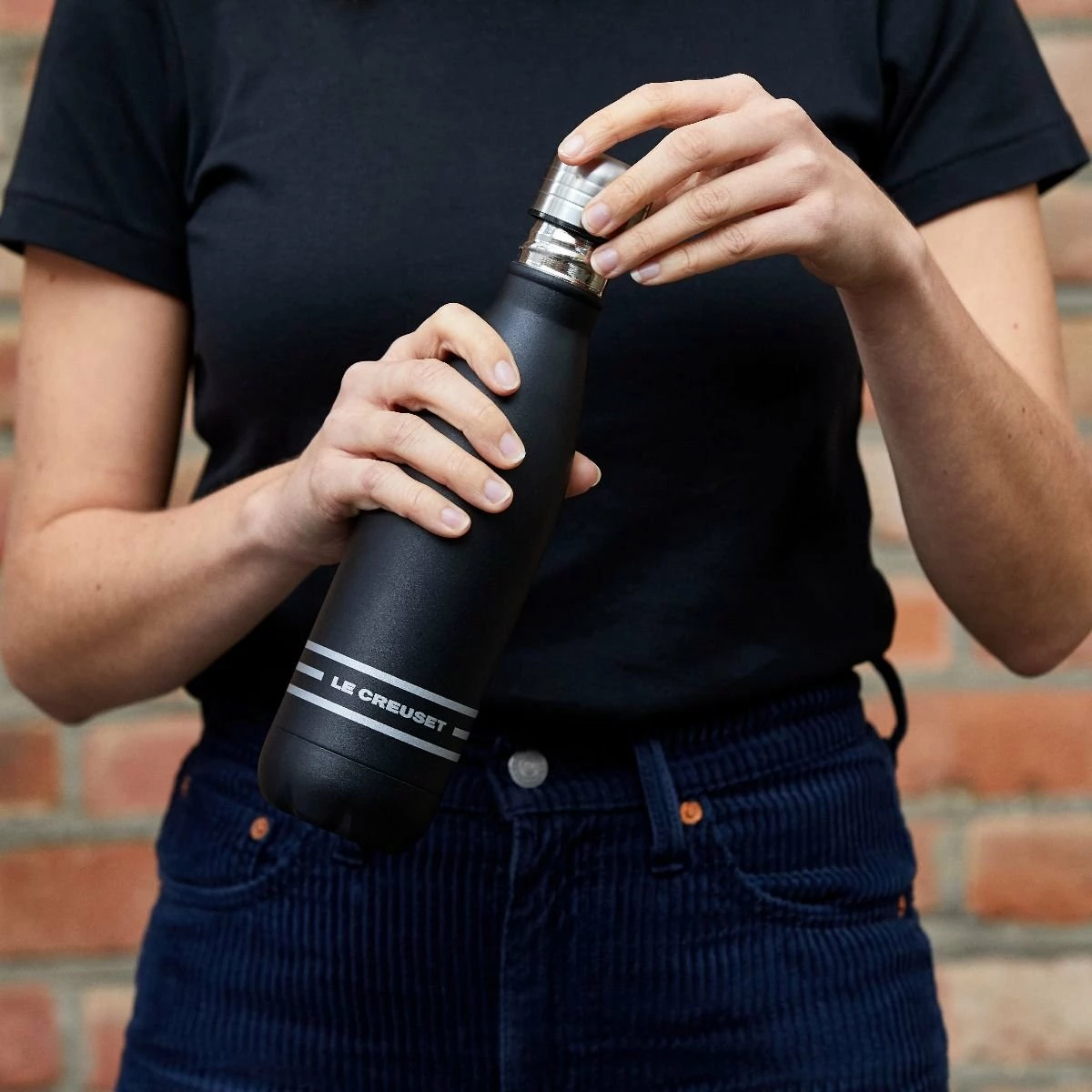 Le Creuset Stainless Steel Hydration Bottle | Matte Black 5 Le Creuset Stainless Steel Hydration Bottle | Matte Black - Image 3